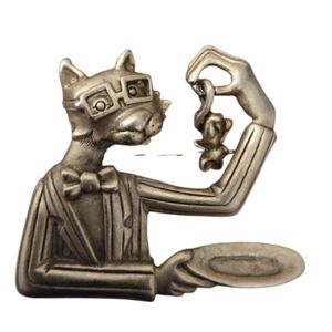 A J C Vintage Signed Cat and Dangling Mouse Brooch in EUC